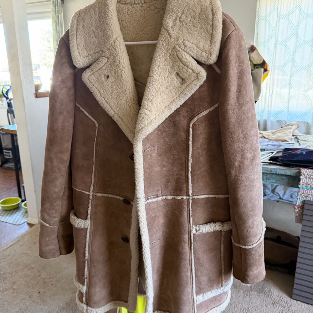 Vintage Shearling Sheepskin Coat - In Great Condition